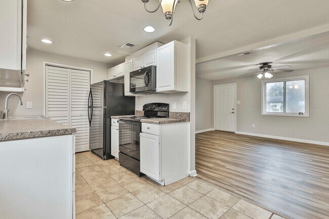 Building Photo - Cozy 3bd/1ba in Hampton.