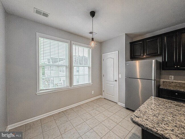 Building Photo - 42212 Water Iris Terrace