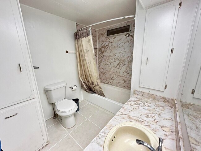 Building Photo - 8888 Kings Dr