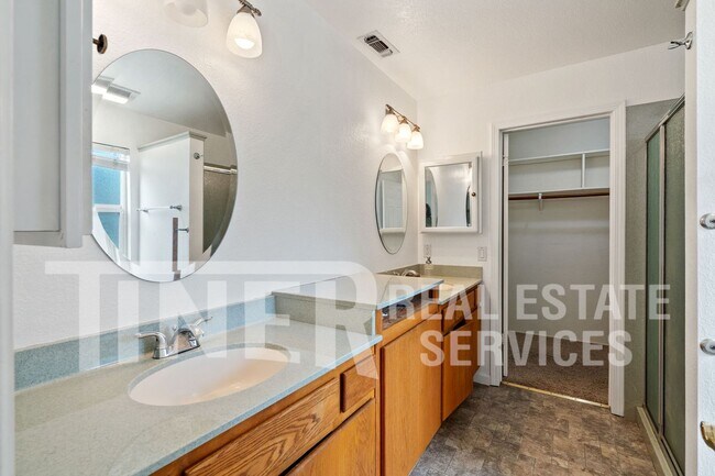 Building Photo - 3065 Cerro Cir