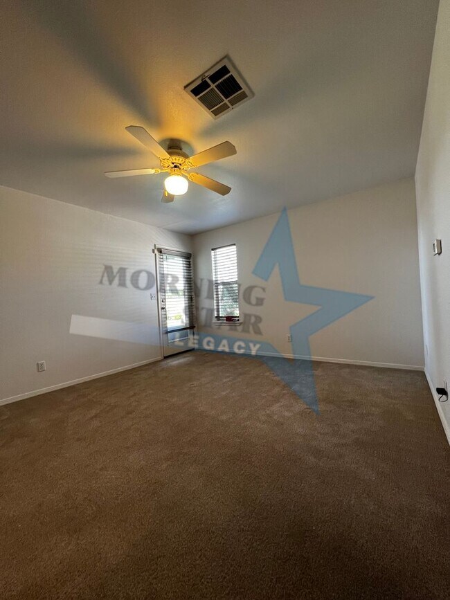 Building Photo - 703 City View Dr