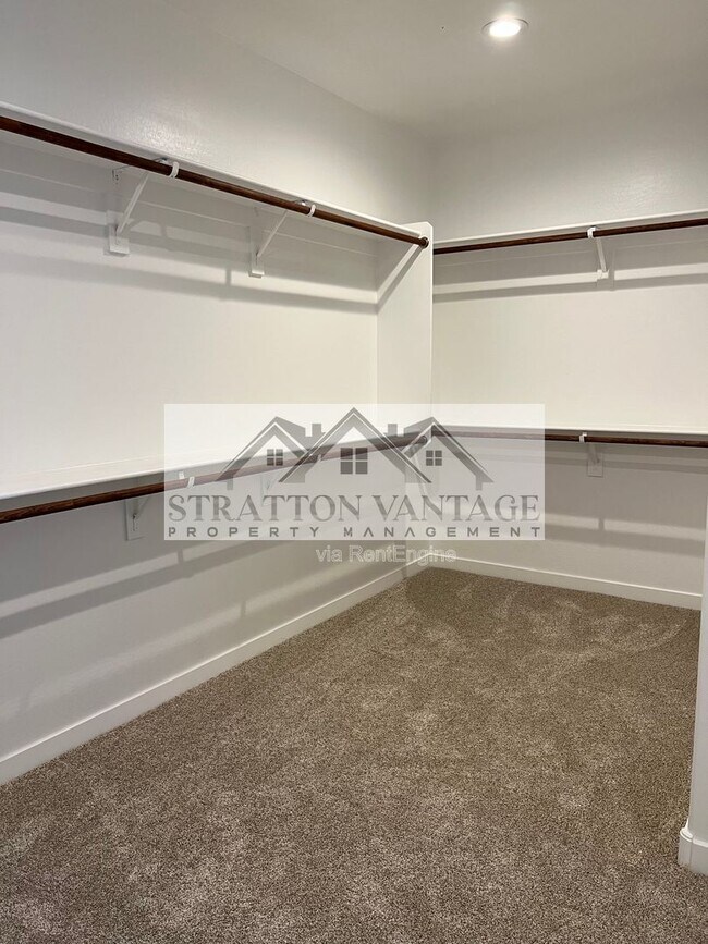 Building Photo - 5626 S 26th Ln