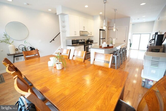 Building Photo - 341 Cantrell St