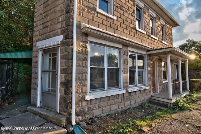 Building Photo - 511 N Main St