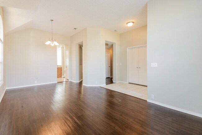 Building Photo - 742 River Oak Way