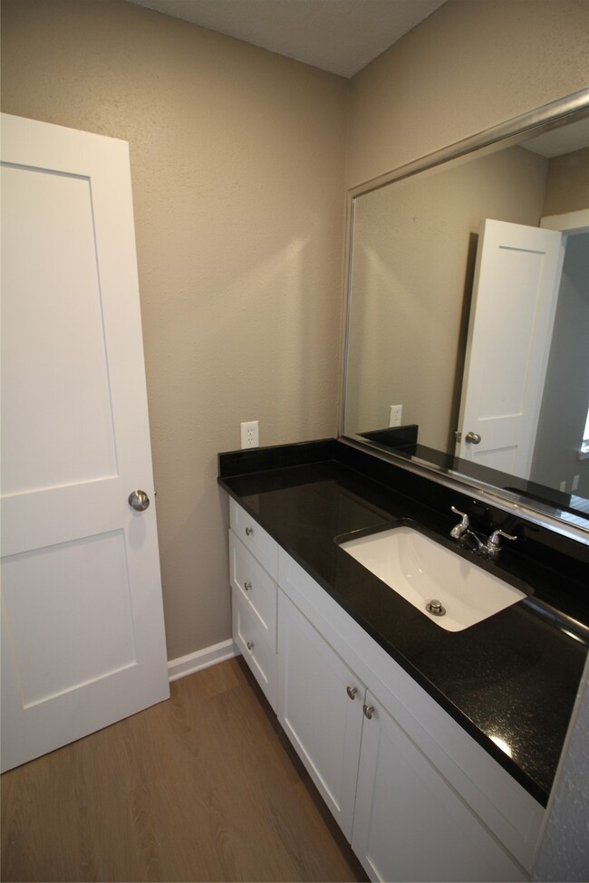 Building Photo - 5400 Sheldon St