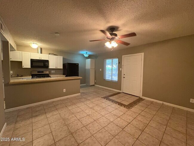 Building Photo - 2735 W Tuckey Ln
