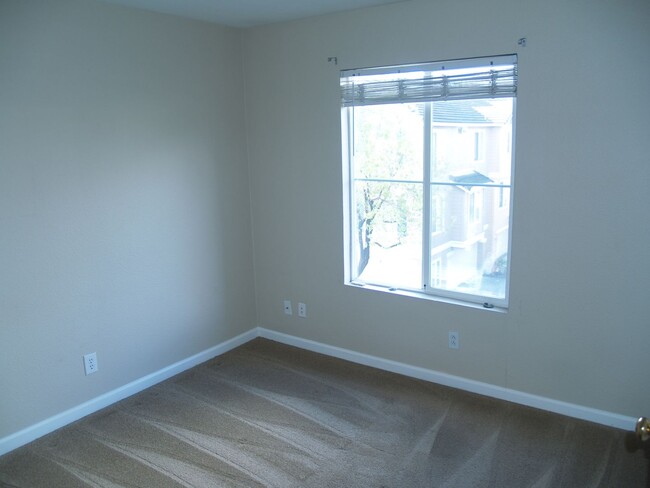 Building Photo - East Dublin Townhome in Great Location!