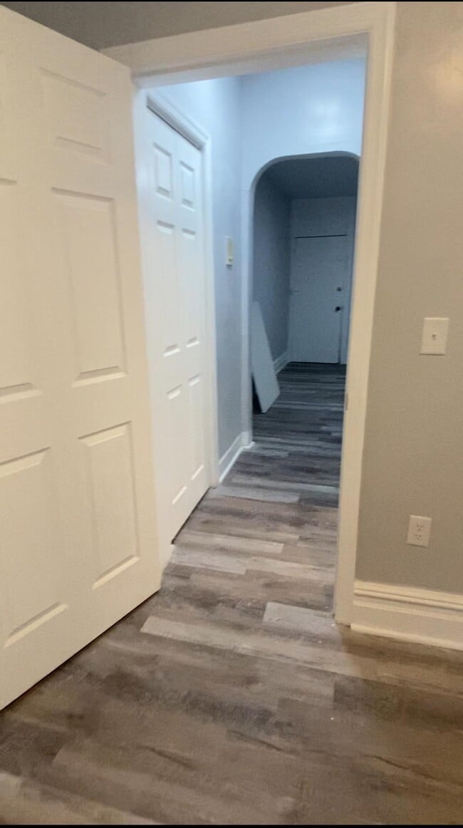 Building Photo - 308 60th St