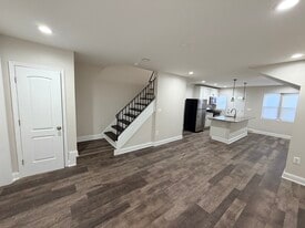 Building Photo - 607 Cheraton rd