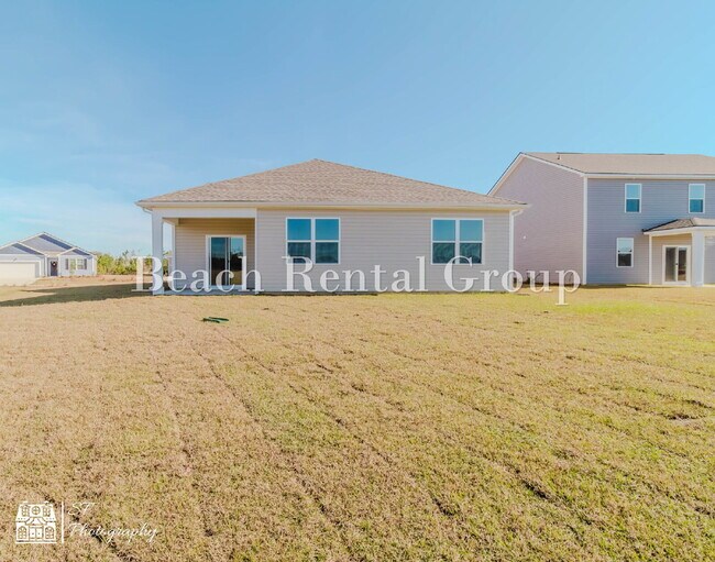 Building Photo - Modern Features, Classic Comfort!