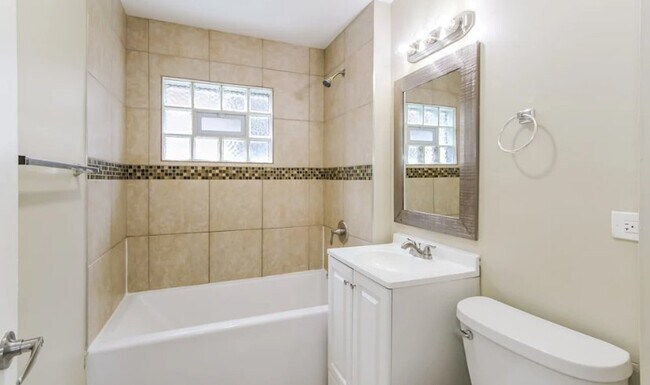 Building Photo - 2418 N 75th Ct