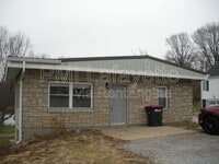 Building Photo - 804 E Main St