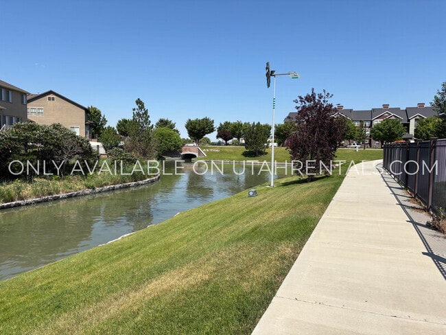 Building Photo - 2801 S Harrow Ct