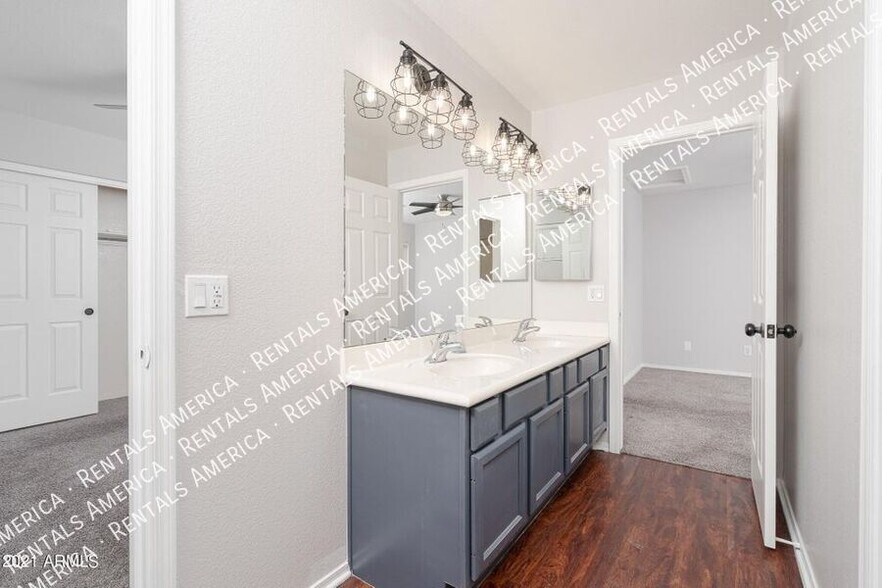 Building Photo - 6013 S Danielson Way