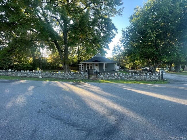 Building Photo - 33 Mailler Ave