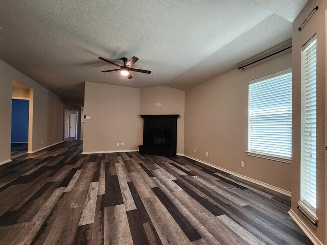 Building Photo - 4633 Stonehaven Dr