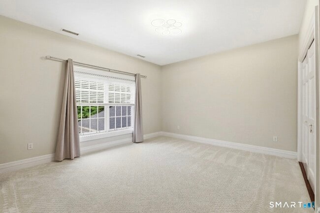 Building Photo - 18 W Haviland Ln