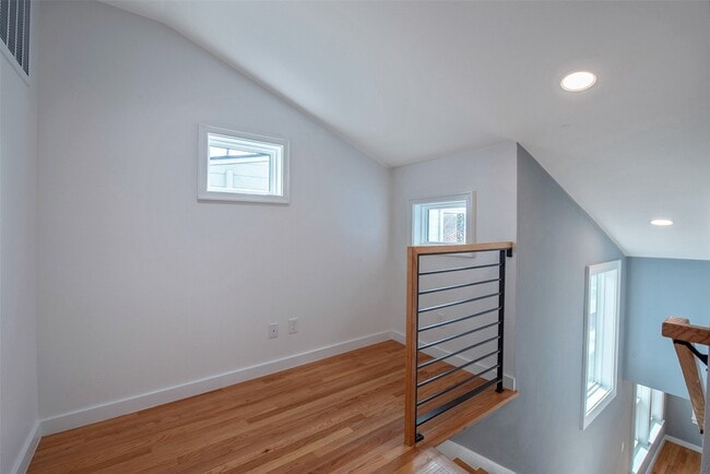 Building Photo - 1459 Munger St