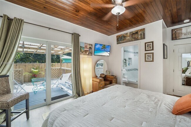 Building Photo - 212 SW 1st Ave