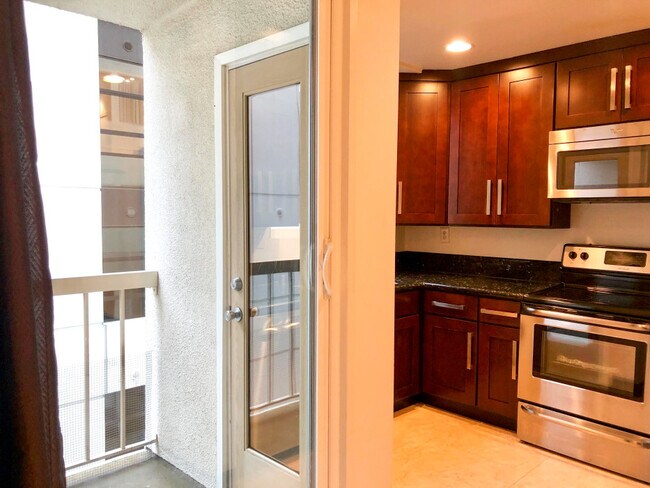 Building Photo - 10751 Wilshire Blvd