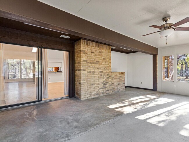 Building Photo - Gorgeous 3 bed room 2 bath in Decatur