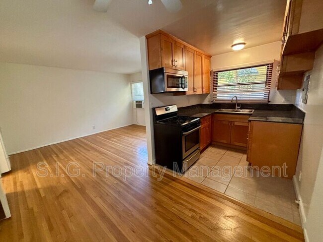 Primary Photo - 1702 W Victory Blvd