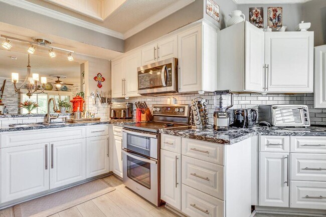 Building Photo - 474 Evergreen Ash