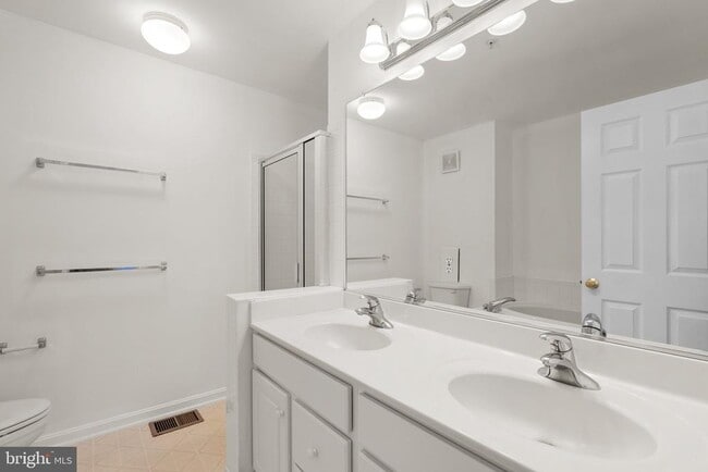 Building Photo - 204 Fallsgrove Blvd