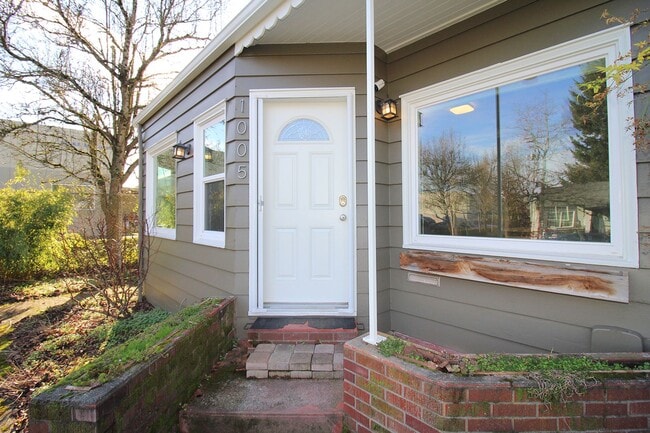 Building Photo - 1005 NE 58th Ave