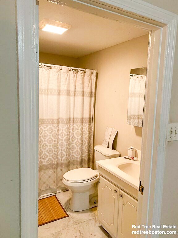 Building Photo - 506 E Broadway