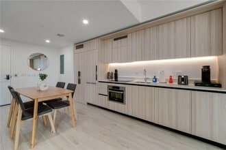 Building Photo - 225 N Miami Ave