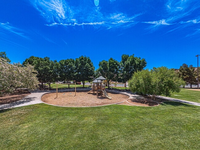 Building Photo - 2478 E Springs Dr