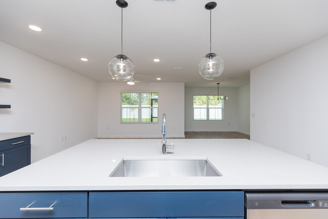 Building Photo - 10 Fairchild Ln
