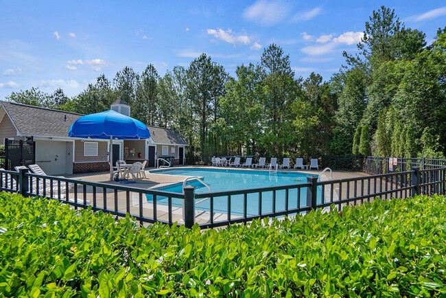 Building Photo - BEAUTIFUL TOWNHOUSE WITH COMMUNITY POOL