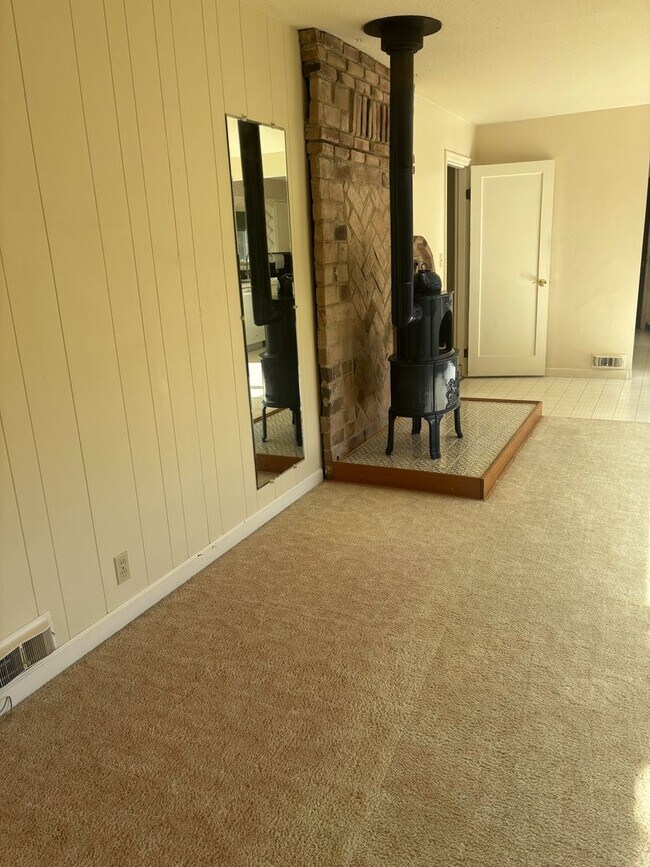 Building Photo - Enjoy 1.125 Acres near Downtown McMinnville