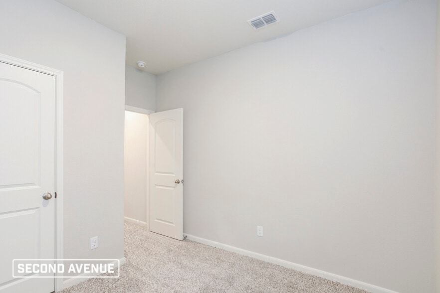 Building Photo - 2005 Erlinda Dr