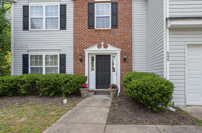 Building Photo - Spacious 4-Bedroom Retreat in Fuquay-Varin...