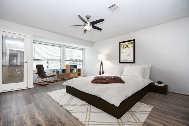 Building Photo - 1116 Bering Dr