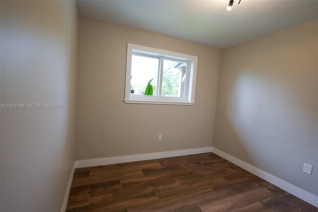 Building Photo - 19450 SW 125th Ave