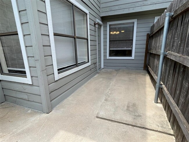 Building Photo - 12306 Abney Dr
