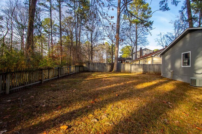 Building Photo - 20 Laver Cir