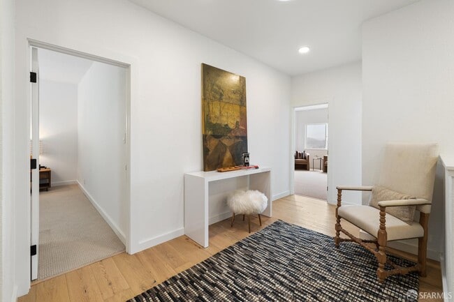 Building Photo - 628 Los Palmos Dr