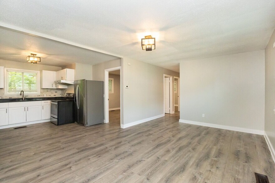 Building Photo - 1635 Dogwood Dr
