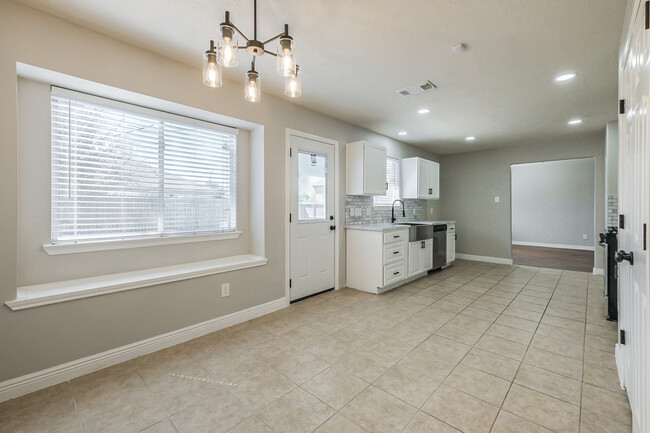 Building Photo - 12402 Greenmesa Dr