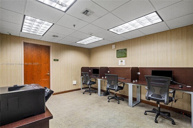 Building Photo - 2641 N Flamingo Rd