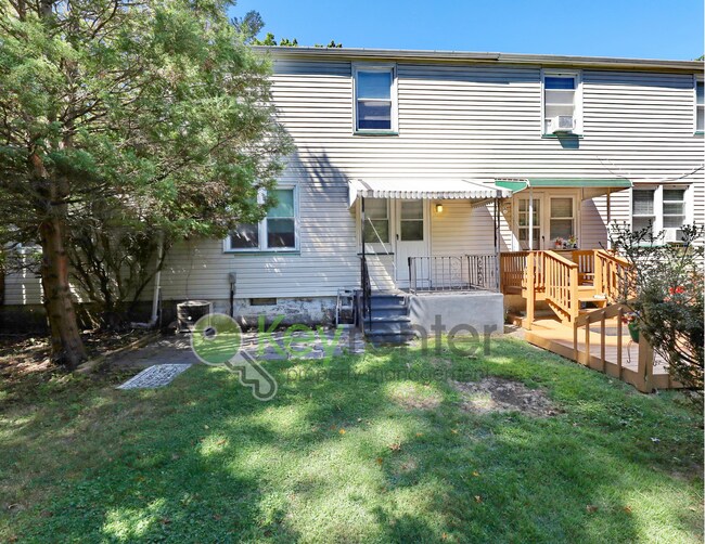 Building Photo - De Graw Ave Triplex