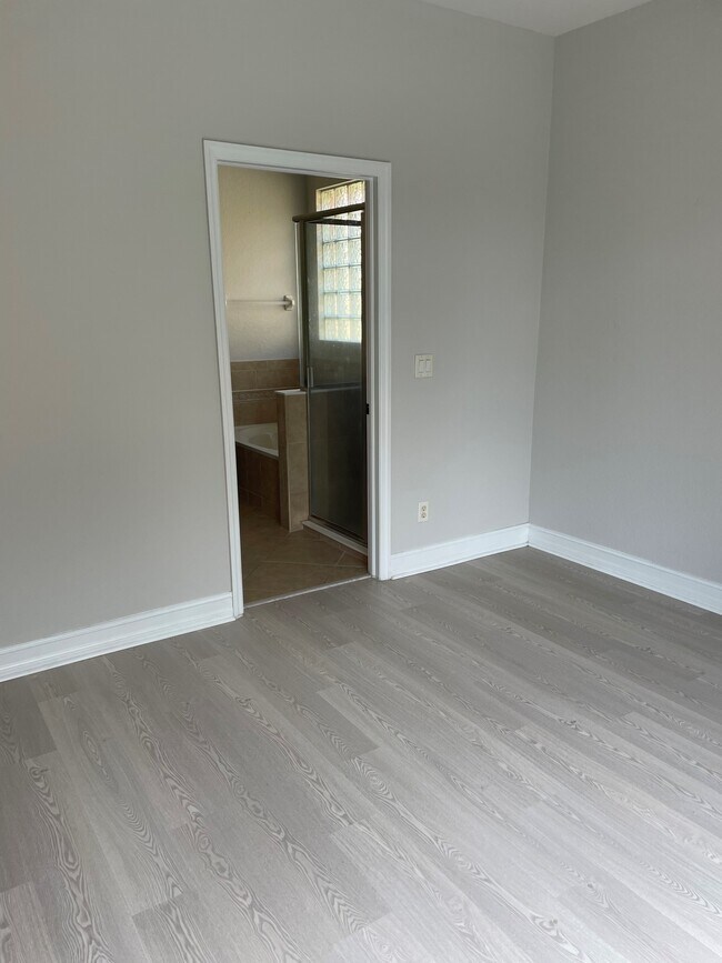 Building Photo - 12214 Country Day Cir