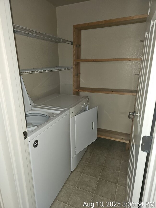 Building Photo - Cozy 2 bedroom 1 bath conveniently located...