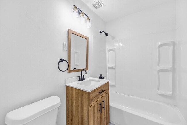 Building Photo - 27151 Farringdon Ave